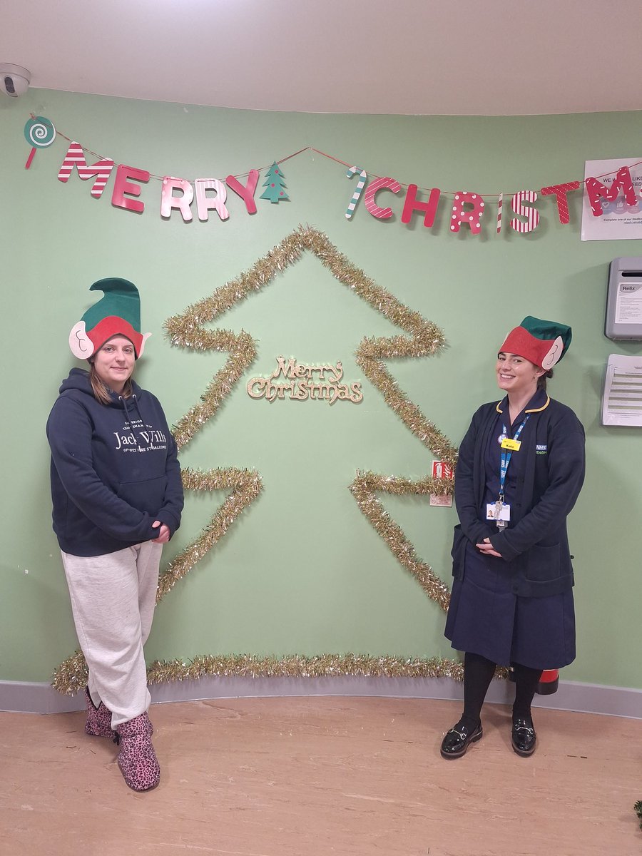 We've had a fab afternoon on Emerald Lodge this afternoon, staff and patients decorating the ward and tree🎄💚🫶. @katieanntaylor @FTMembership @rdash_nhs @TobyLewis_NHS
