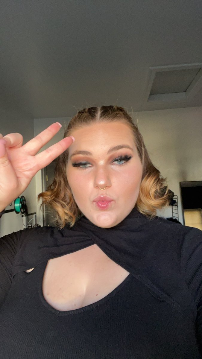 Purple2Princess's tweet photo. Blank stare👀🥵 https://t.co/Vt80Jt0eq6