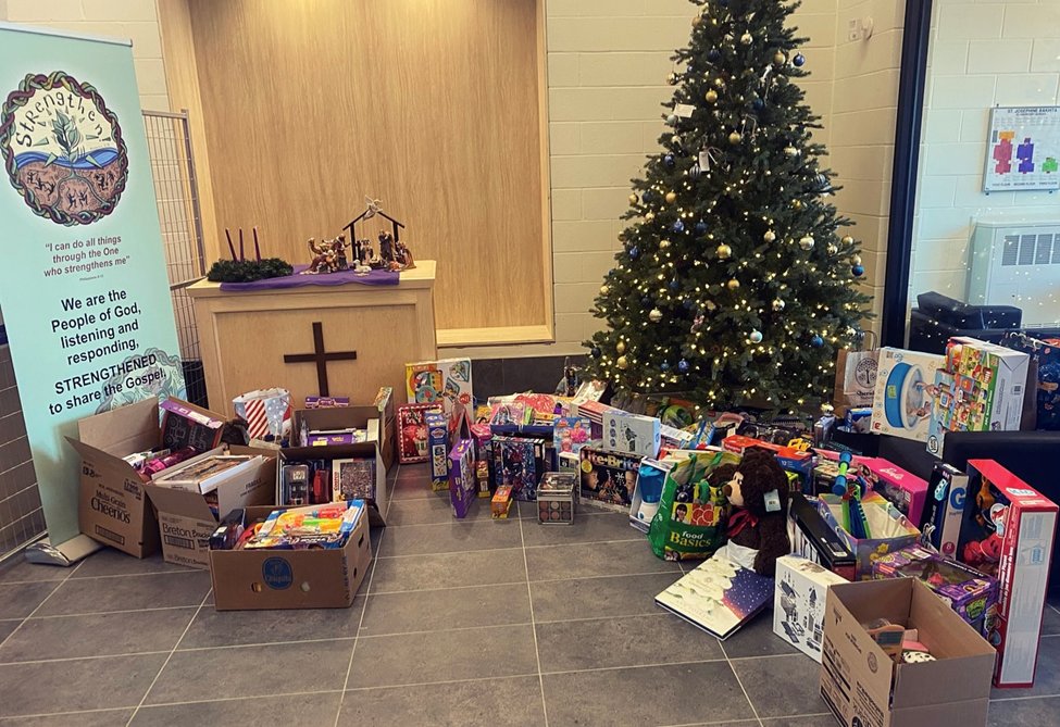 stjbbruins's tweet image. A BIG THANK YOU to our community for generously donating more than 200 gifts to our Angel Tree Program!  These gifts were picked up by St. Aloysius Parish staff today and will be given to families in need of support this Christmas Season.
#WCDSBStrengthen
#WELCOMETOBRUINCOUNTRY