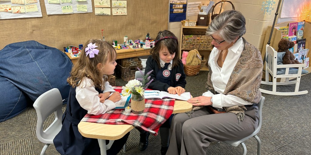 StMildreds's tweet photo. Our impressive Grade 1 Millies hosted an Author’s Cafe today, sharing their books and stories with our school community. Here are some authors reading their works of art to special guest, Head of School, Mrs. Hant.
#EarlyLiteracy #InspiredtoWrite #InspiredGirlsEmpoweredWomen https://t.co/qWTyjTSGuV