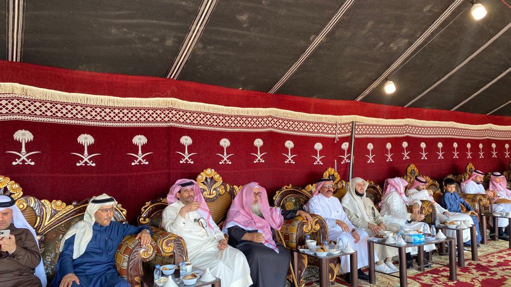 MohmmdAltamimi's tweet photo. شرفنا ظهيرة هذااليوم الجمعة في حي القارة بتمير الشيخ الفاضل/أحمد بن ضبعان
والمحامي/محمد بن ضبعان
والشيخ/عبدالله فهد العجلان
وجمع من الوجهاء ورجال الاعمال
 بعدها توجهنا إلى
المخيم الربيعي لصاحبه/محمد السلوم العثمان 
وبعدها الى مضيف/أحمد العبدالله 
وفي الاخير
قصر آل عبدالله الاثري https://t.co/Q8u3LSvz5J