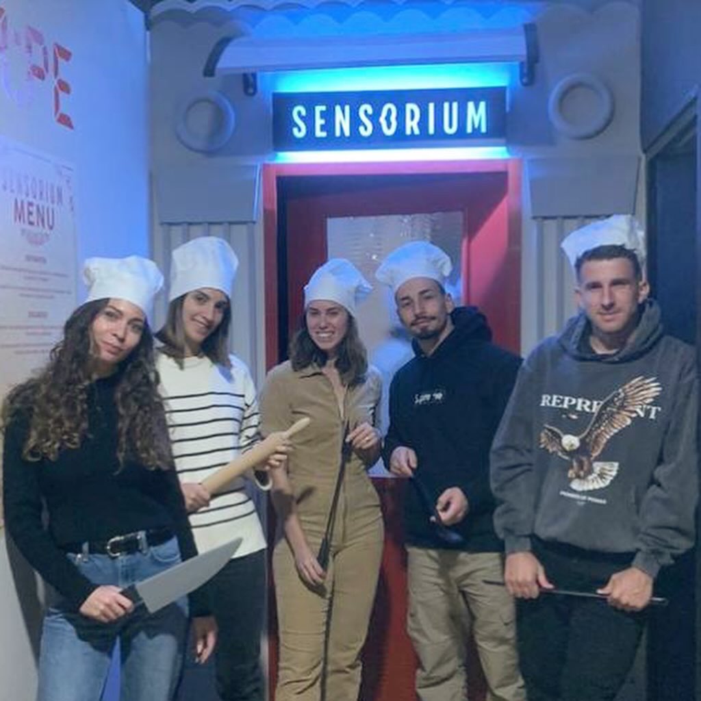 🧑🏼‍🍳👩🏻‍🍳👨🏻‍🍳Algunos de los primeros jugadores de “Sensorium Culinary Escape Room”, el primer juego de escape con experiencia gastronómica “a oscuras” del sector 😎

+ info: oscape.es/2023/12/05/lan…

📲 ¡Reserva ya! oscape.es

#escaperoom #huesca #saladeescape