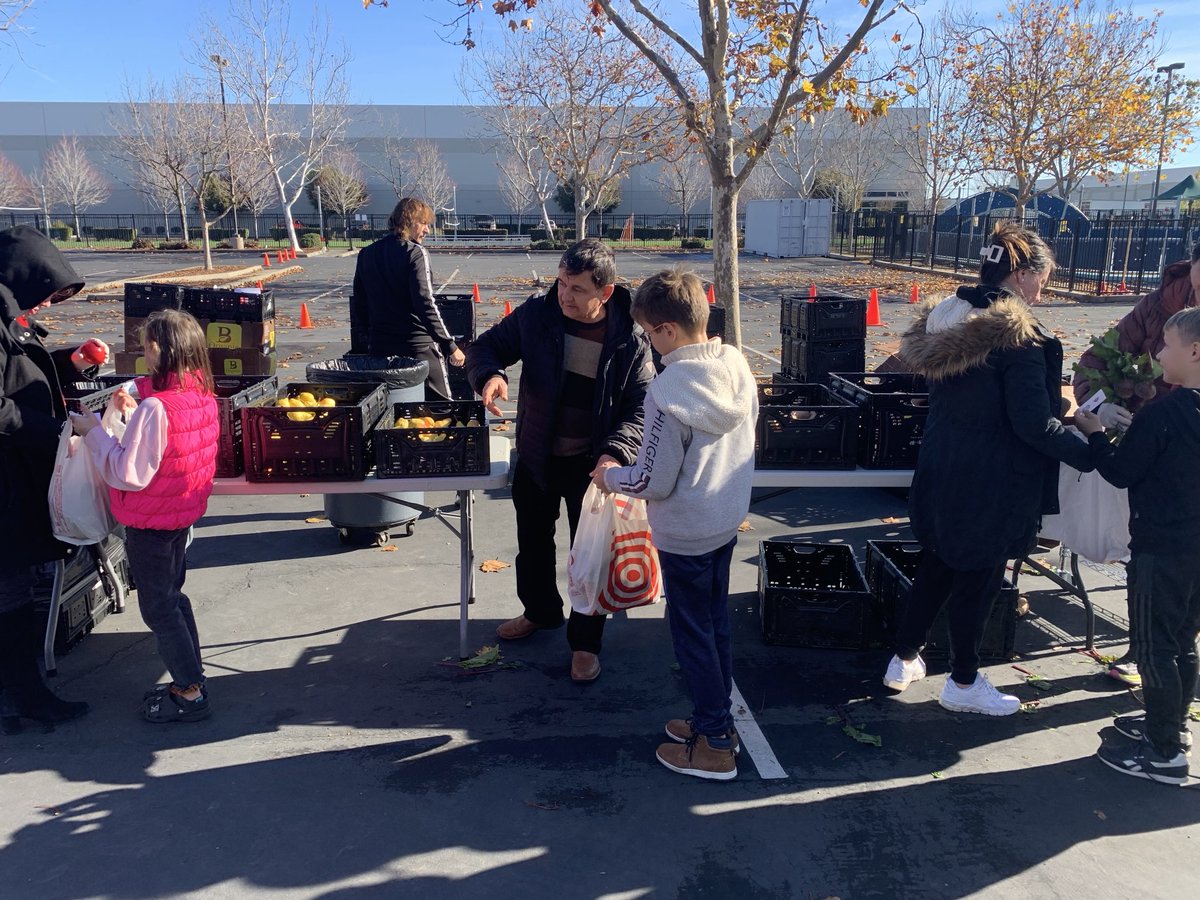 Today on this chilly fall day at EPIC we are hosting our monthly Kids Farmers Market!  We appreciate our partnership with Yolo County Food Bank! #gcc_charters