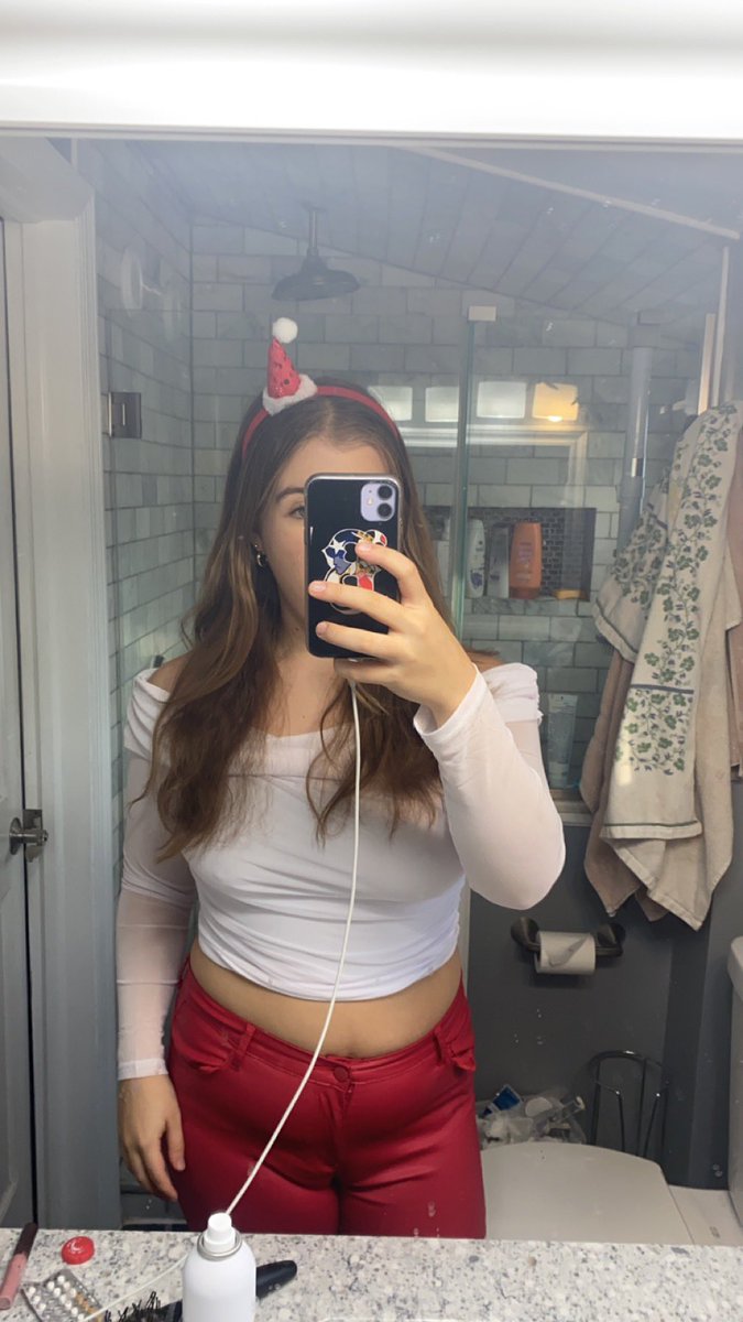 Ll3T0ME's tweet photo. jingle ball let’s goooo https://t.co/Q1v65NYM2d