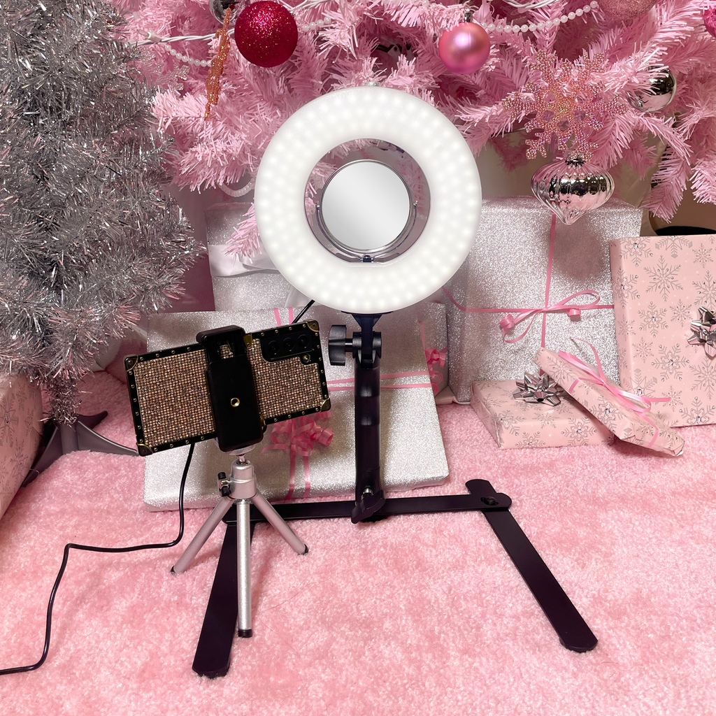 Illuminate your selfies as BRIGHT as holiday lights!🎄🌟⁠
⁠
Discover studio and selfie lights at 65% off during our Gift of Glam Sale. The ideal present for the content creator in your life!⁠
⁠
⁠#ImpressionsVanity #GiftofGlam #Sale