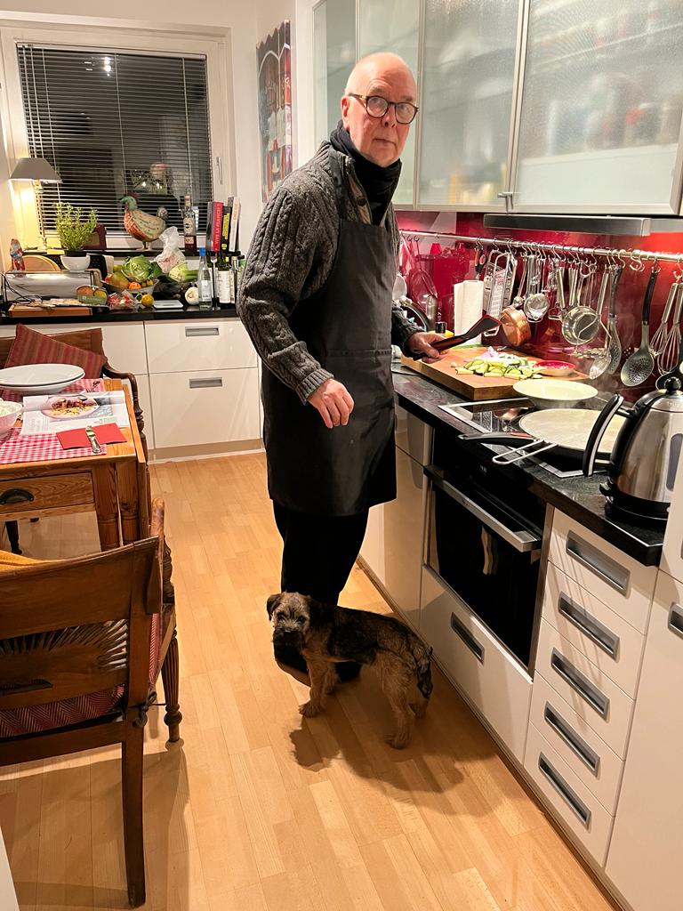 dfpwriter's tweet photo. Turkey gyros and tzatziki. Working with the new sous-chef. 
#food #foodie #lowcarb #cookinglight #cooking https://t.co/9HZvhPqo7n