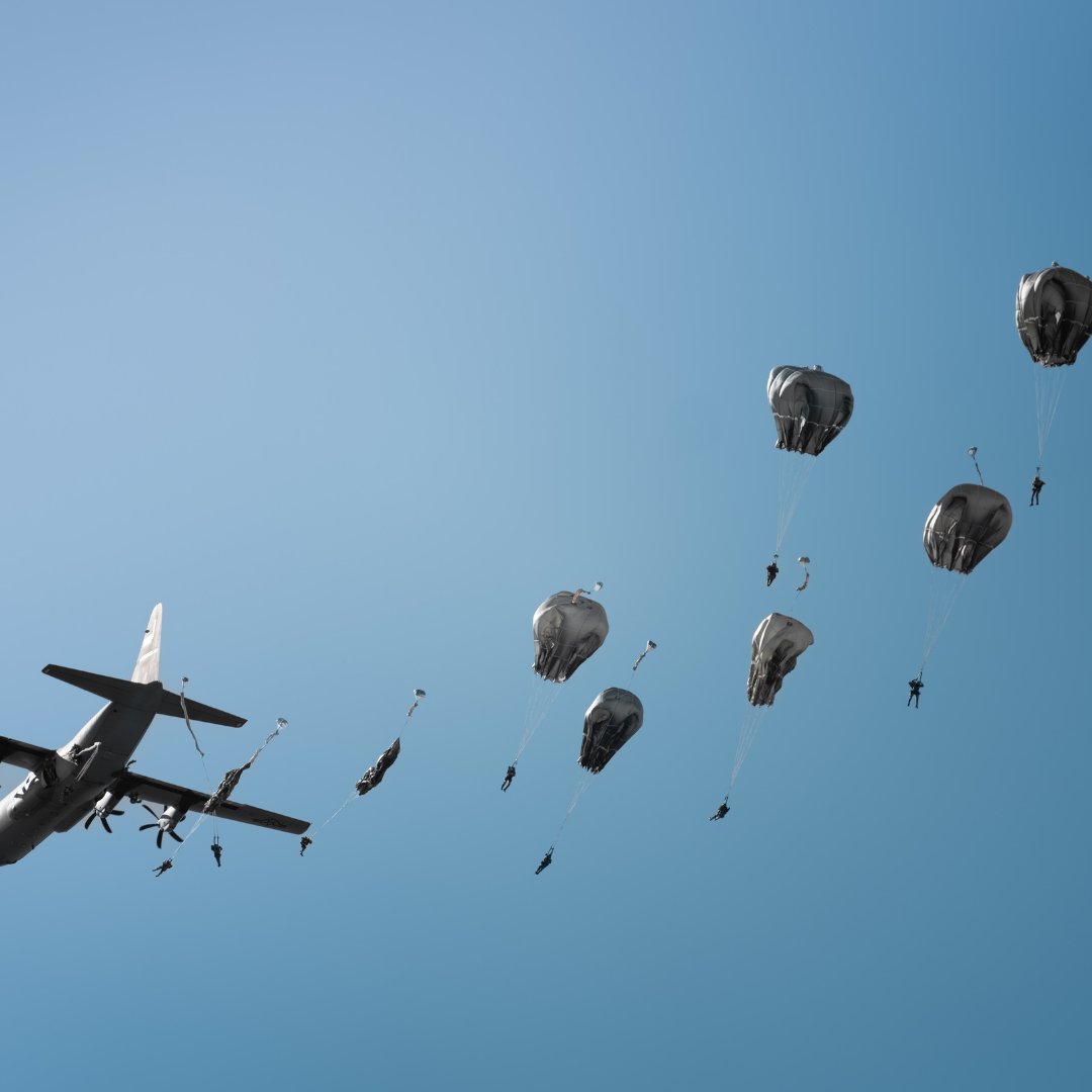 ReelAmericanHF's tweet photo. 🎁 🪂 The U.S. Army Civil Affairs & Psychological Ops Command participated in the Randy Older Memorial Operation Toy Drop 2.0! Units from partner nations showcase their skills while providing community relations. #OperationToyDrop 🇺🇸 https://t.co/KzwMoeUmHW