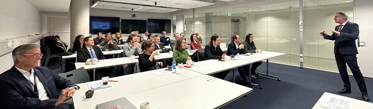 It was a great pleasure to welcome the delegation of the EC Directorate-General CONNECT today to show some of the many groundbreaking research projects here at @TUEindhoven in the areas of semicon and next gen AI ^RJS