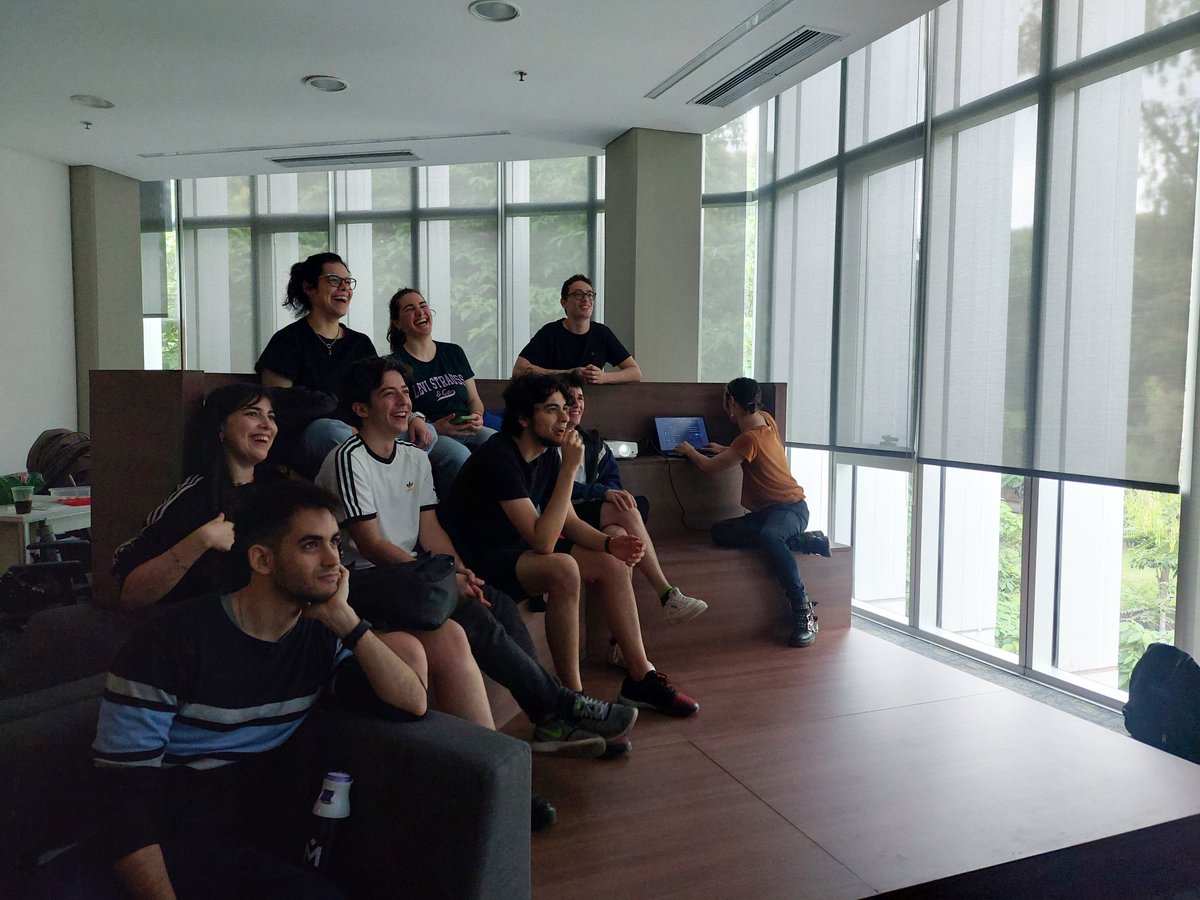 CID_DATOS's tweet photo. 👉🏼 María Marino del Club del Paper expuso sobre Birdwatch el proyecto de la red social X (ex Twitter) que impulsó las Community Notes. 

🃏 Además, analizamos los resultados del torneo de truco y creamos música con live coding.

¡Gracias a quienes se acercaron a participar! https://t.co/A3OsypiWHI
