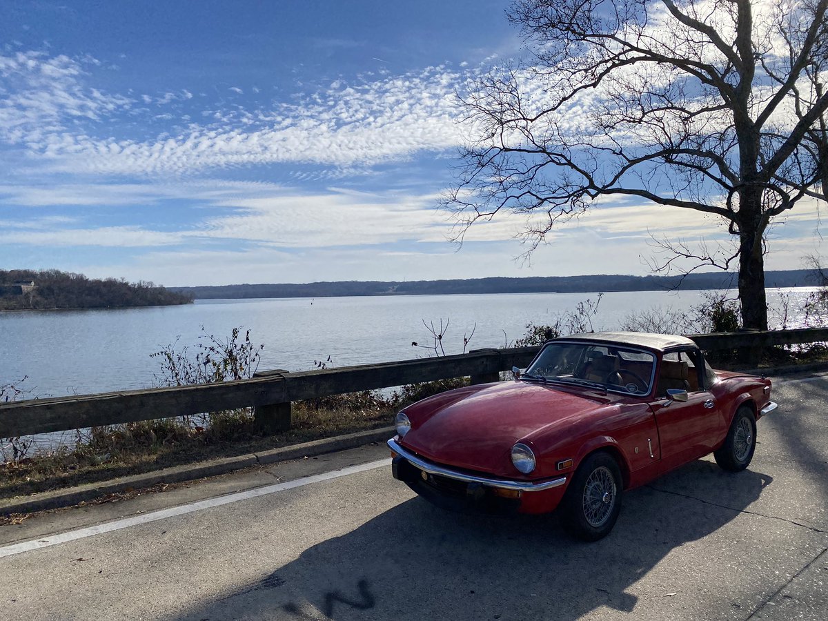 Capital_Triumph's tweet photo. Starting the weekend with that #FridayFeeling and a quick cruise on the George Washington Parkway along the Potomac River.
#Triumph #TR2 #TR3 #TR4 #TR5 #TR250 #TR6 #TR7 #TR8 #Spitfire #GT6 #Stag #Herald #Vitesse #Dolomite #StandardTriumph https://t.co/DtvBkTU33x