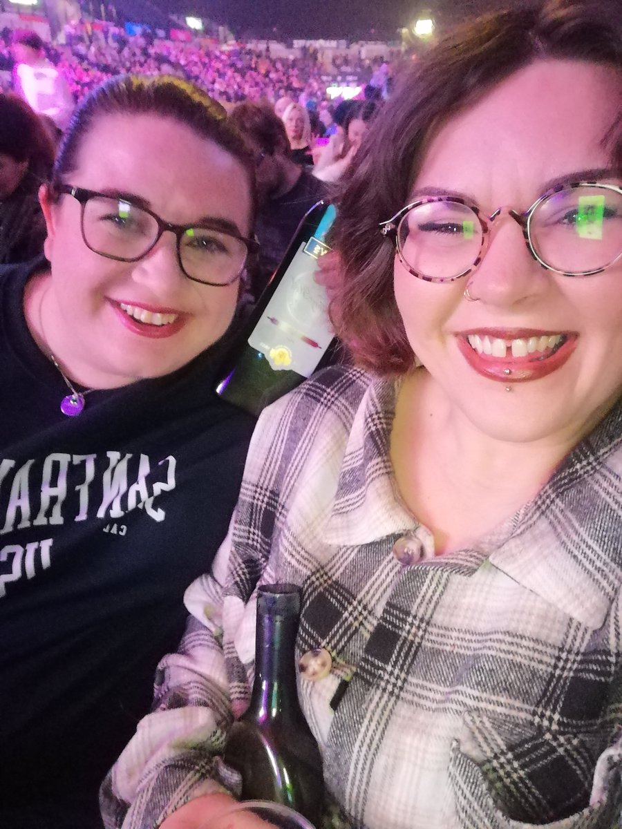 itsconsolation's tweet photo. Bottle of wine time mah darling
#smasheffield https://t.co/ZR1e2R67g0