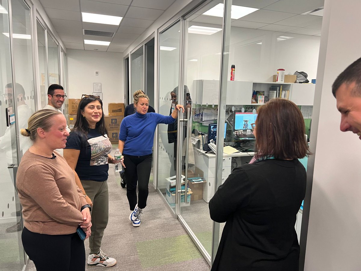 NYSenatorRamos's tweet photo. I had a great visit with the team at @Commonpoint_Qns this morning. 

In addition to being excellent partners this holiday season, they offer a wide range of holistic wraparound services and job training programs to meet people where they are. Thank you for showing me around! https://t.co/FToVGCy1Z5