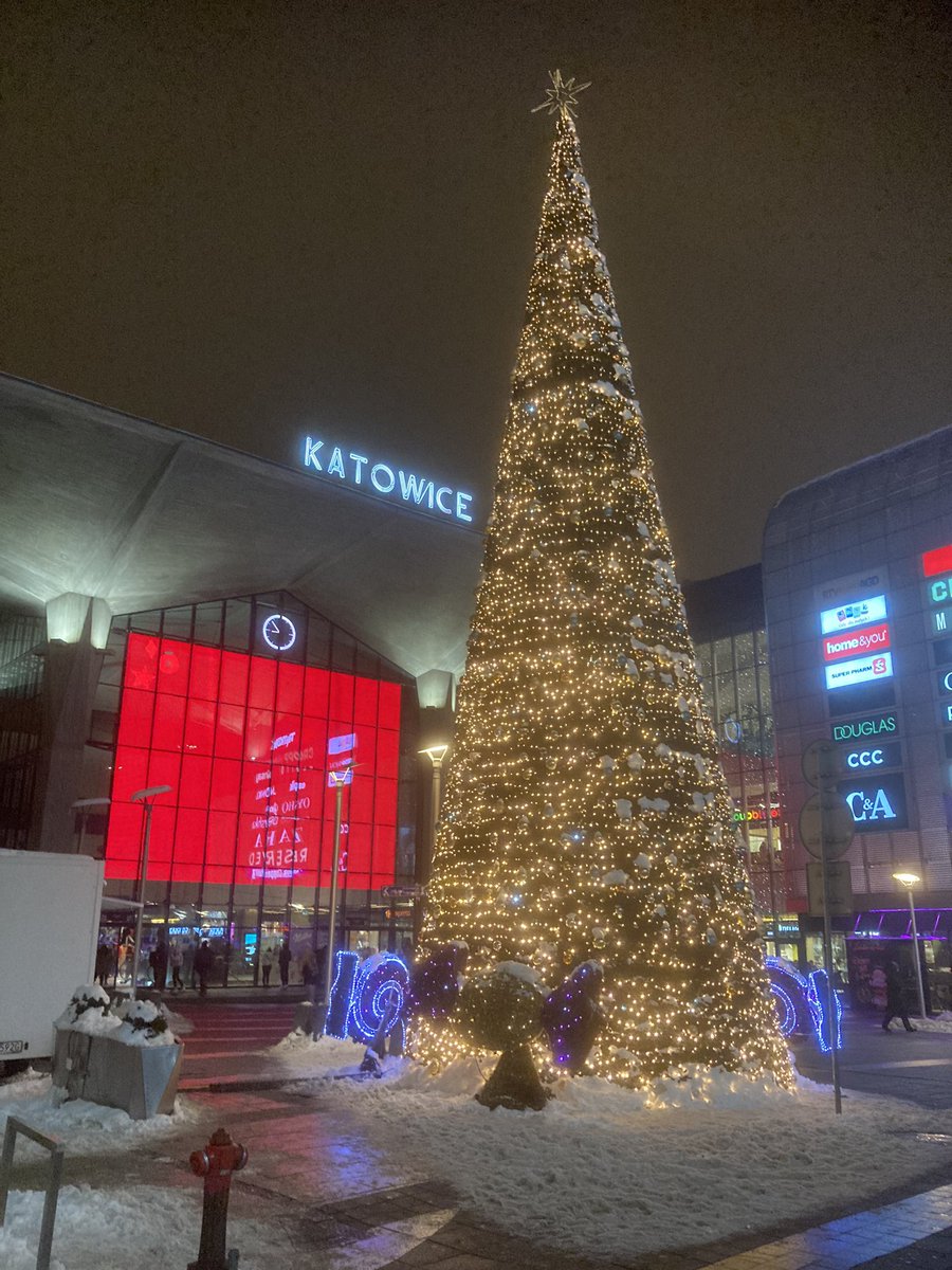 Just arrived in christmassy Katowice for the grand opening of the #EuropeanCityofScience 2024
