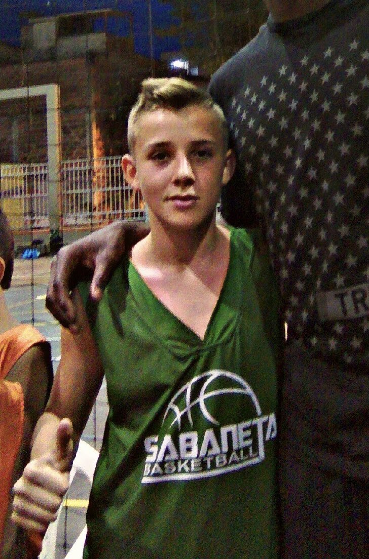 ByTteo28's tweet photo. Hoy este pelao cumple un sueño que nunca creyó posible🏀🥺 https://t.co/Oi7eIXFEwg
