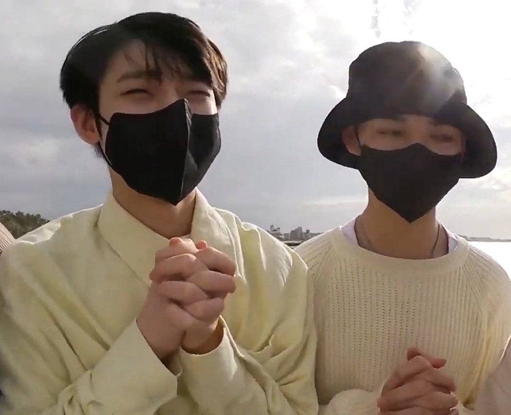 swansunoo's tweet photo. Círculo de oração:

                    🕯     🕯
           🕯                     🕯
                  
       🕯  SELCA SUNKI    🕯
              
          🕯                         🕯
                    🕯      🕯 https://t.co/Dd2SdJ6gRC