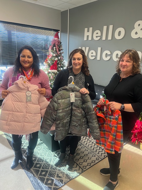 CCPS_FRC's tweet image. A huge thanks to Melissa Von Herbulis Cantrell (UVA Health) for the donation of winter coats. FRC appreciates your willingness to help our CCPS students!