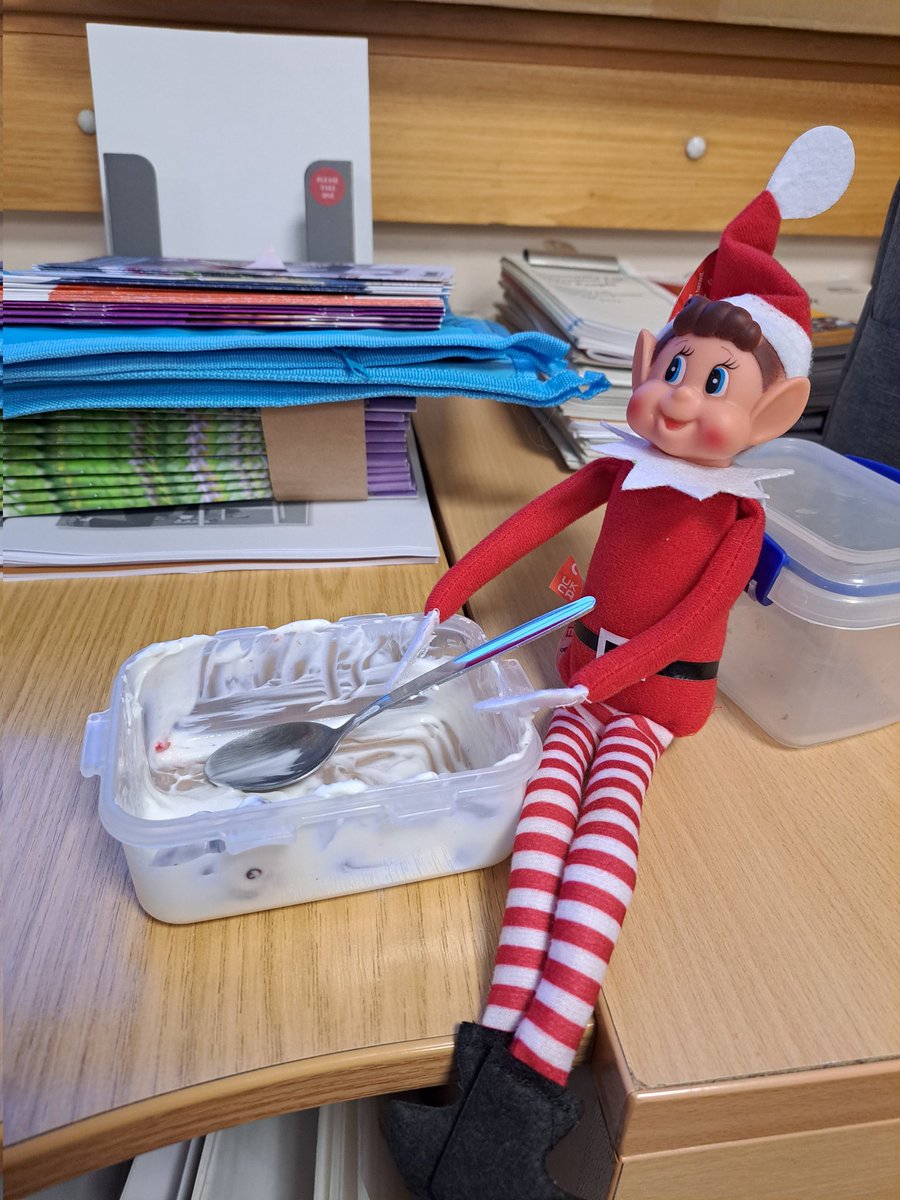 ElMcl14's tweet photo. When I was covering at the RAH today someone ate my breakfast @ShonaNYB @LindseyPinzhall @laura_dyane @AlisonP007 @NHSGGC https://t.co/97Yfli06tS