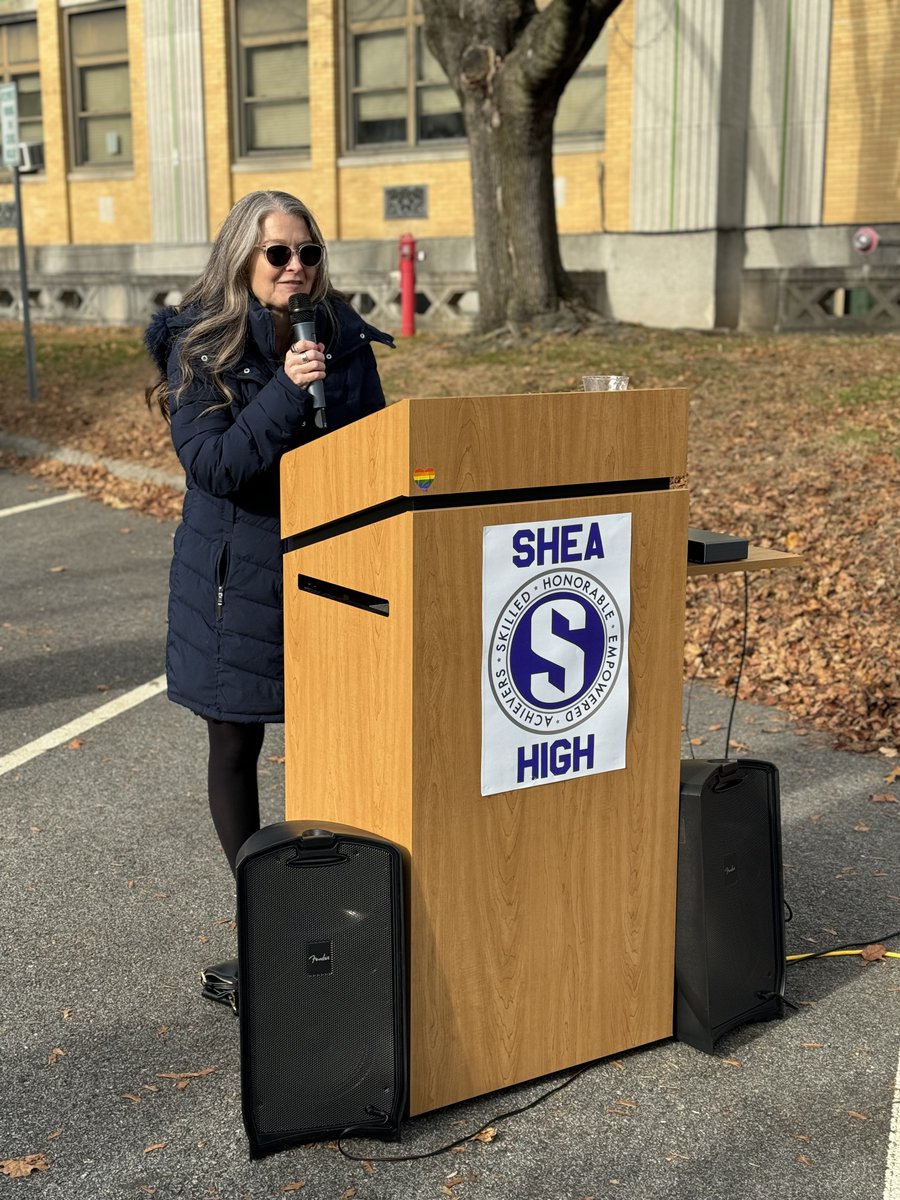 RIDeptEd's tweet photo. This afternoon, Deputy Commissioner @LisaO_V joined @PSDRI_Schools, @DonGrebien & Shea High School students & staff to cut the ribbon on their “Get Right” #MenuforSuccess food truck! Students served up delish samples for attendees to try. Congrats & great work, Pawtucket! https://t.co/APITeBwITB