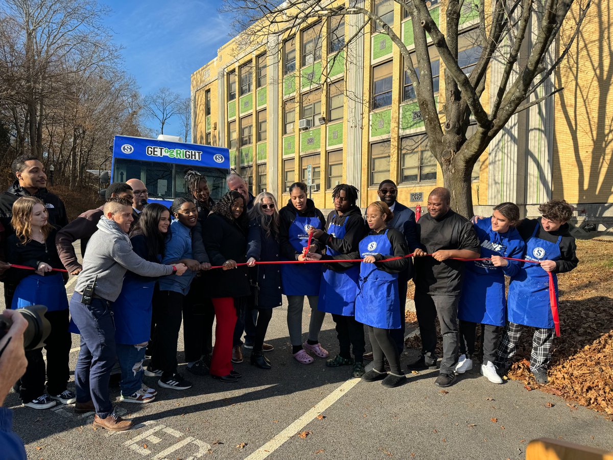 RIDeptEd's tweet photo. This afternoon, Deputy Commissioner @LisaO_V joined @PSDRI_Schools, @DonGrebien & Shea High School students & staff to cut the ribbon on their “Get Right” #MenuforSuccess food truck! Students served up delish samples for attendees to try. Congrats & great work, Pawtucket! https://t.co/APITeBwITB