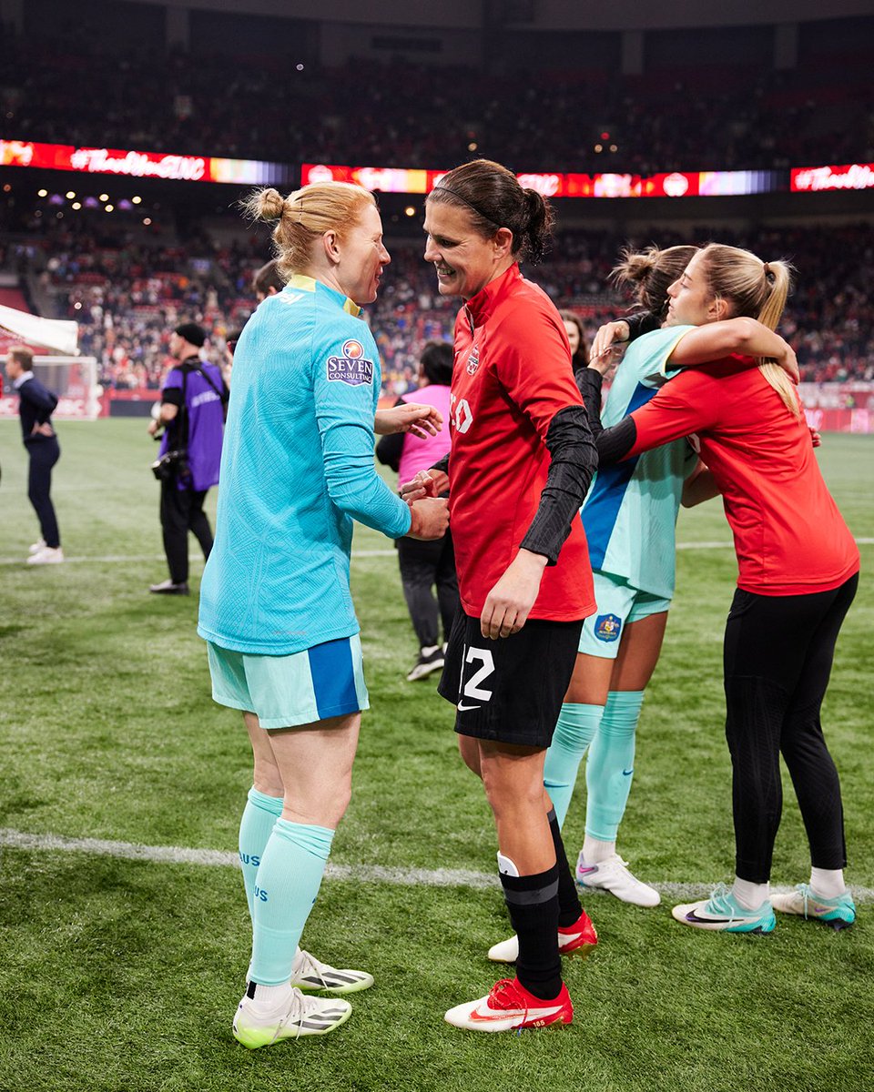 TheMatildas's tweet photo. 🇦🇺 Australia's most-capped player 🫂 🇨🇦 Canada's most-capped player

@clarepolks89 🤝 Sinc

#Matildas #CANvAUS https://t.co/urVqSsxFbq