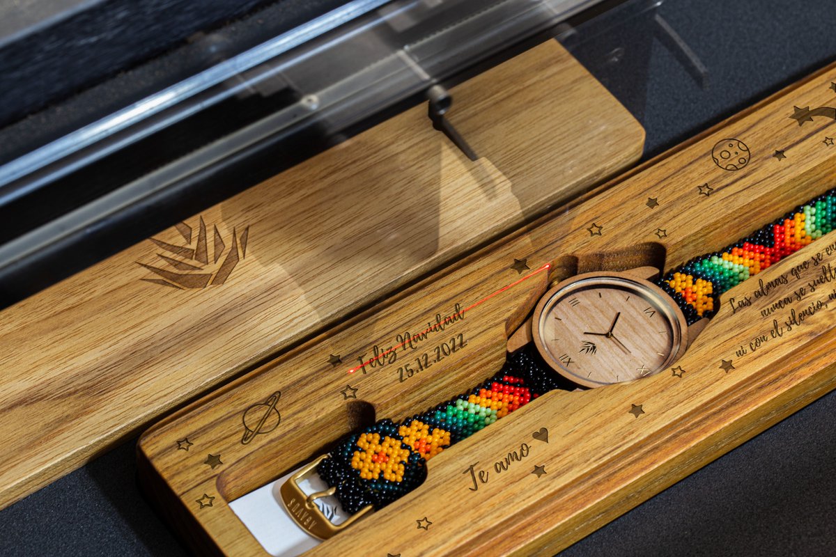 Agavusmx's tweet photo. Un regalo especial.
Para esa persona especial.
.
Personaliza. Graba un mensaje en tu reloj y estuche.
.
Agavus está en los detalles.
.
.
#agavus
#agavusmx
#relojeshombre
#relojespersonalizados
#relojesdemadera
#relojesdemaderapersonalizados
#mexico
#relojesartesanales https://t.co/JJtEf1OW5H