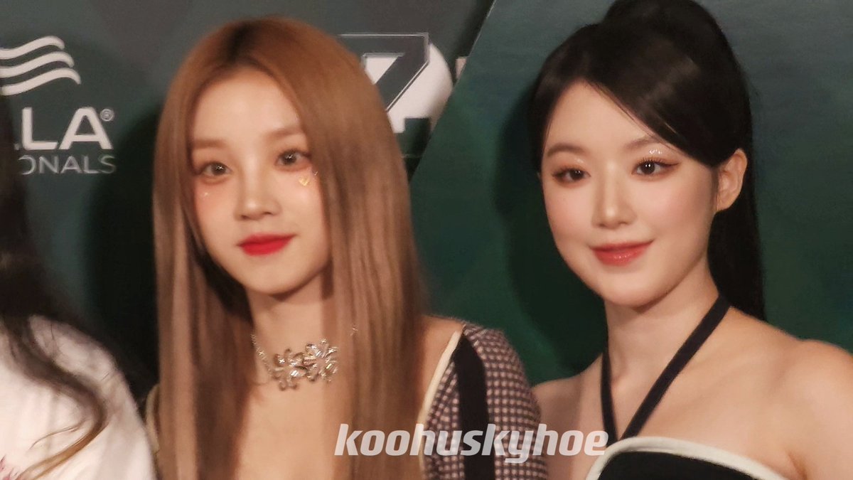 231208 Z100JINGLEBALL in Newyork
Yuqi and shuhua
They are stunning today!!!!
#여자아이들 #gidle #GIDLEinNYC
#SHUHUA #YUQI #우기  #슈화 #Z100JingleBall