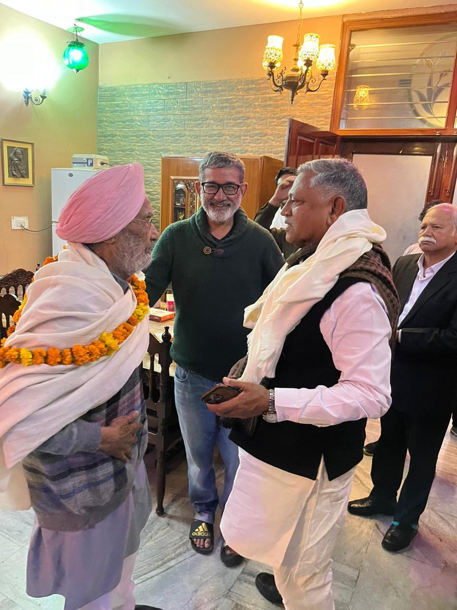 MandeepSChatha's tweet photo. आज हमारे कुरुक्षेत्र आवास पर हरियाणा प्रदेश कांग्रेस कमेटी के प्रदेश अध्यक्ष आदरणीय चौधरी @INCUdaiBhan , पूर्व वित्त मंत्री सरदार @HSChathaINC जी से मुलाक़ात करने व कुशलक्षेम जानने पहुँचे।

@INCHaryana https://t.co/MNGHtIQgSe