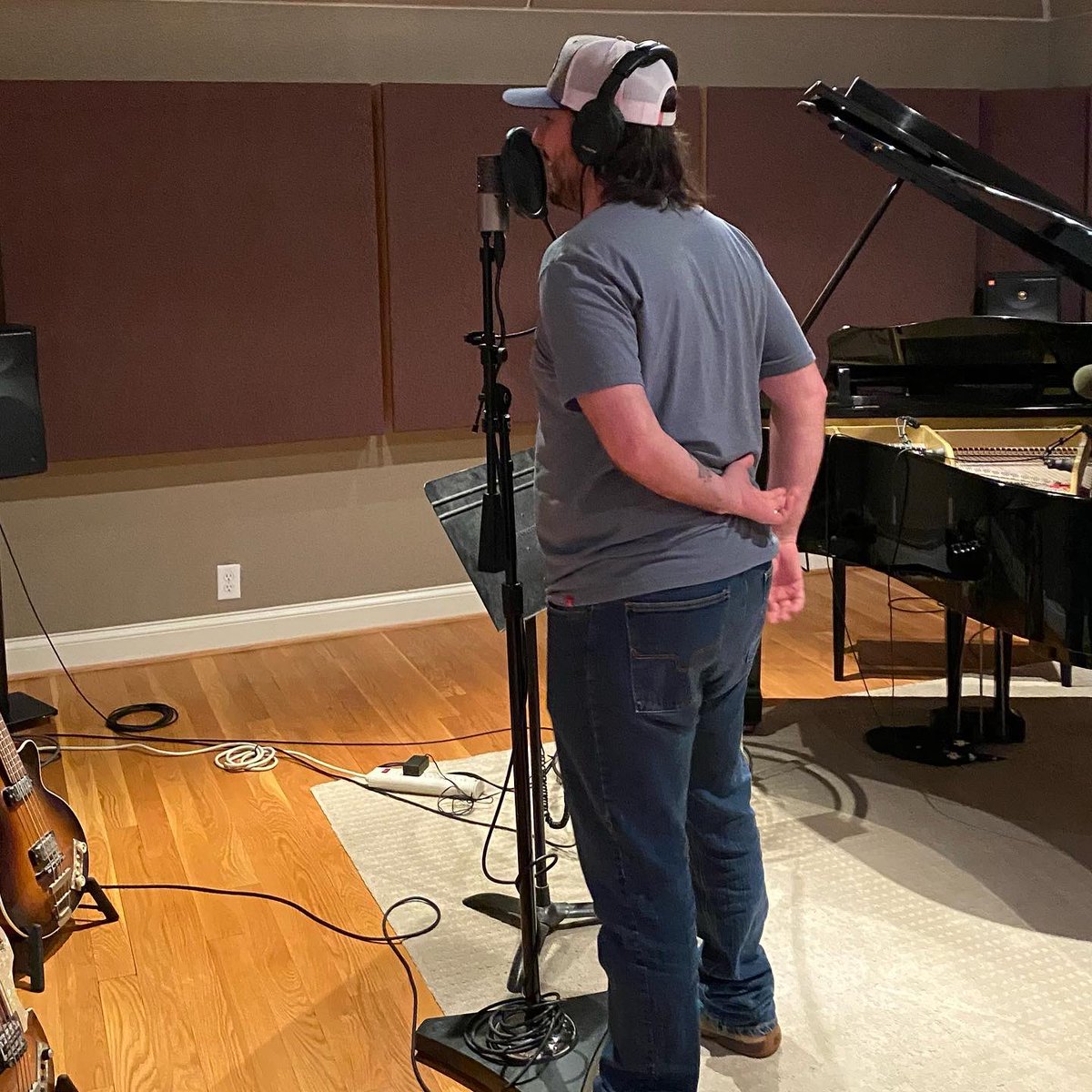 Writing and recording this song with the legendary Steve Dorff is an experience we will NEVER forget.

Listen HERE👇🏻
songwhip.com/joe-and-martin…