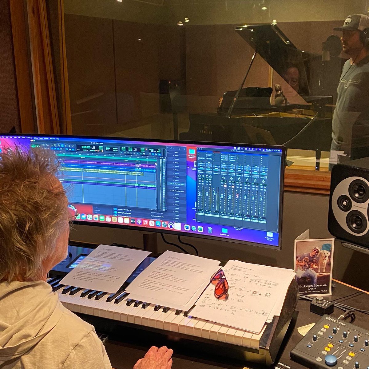 JoeAndMartina's tweet photo. Writing and recording this song with the legendary Steve Dorff is an experience we will NEVER forget.

Listen HERE👇🏻
https://t.co/uIv22M2siW https://t.co/51fcU27i5G