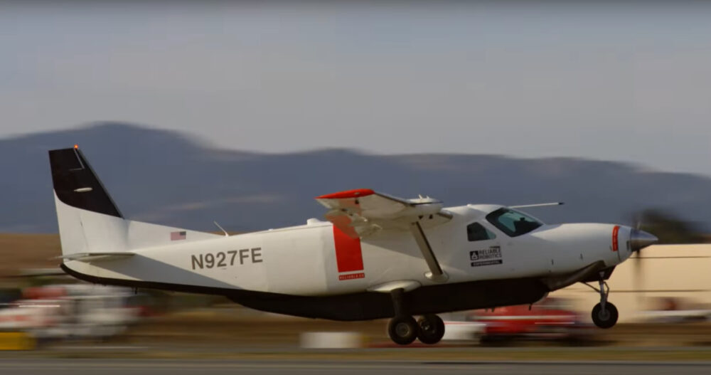 SkiesMag's tweet photo. Reliable Robotics flies @Cessna 208 #cargo #aircraft without any crew on board

Read more here: https://t.co/KqnAlJlQ61

#skiesmag #avgeeks https://t.co/2wP0OTYMGD
