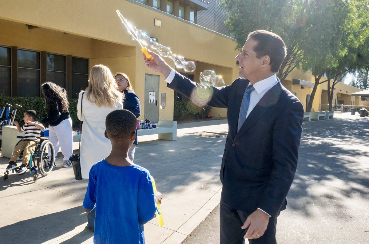 Celebrating #InclusiveSchoolsWeek with our students, employees and school community at Stanley Mosk. We know that every child is unique and one-of-a-kind. <a href="/LASchools/">Los Angeles Unified</a> offers hundreds of different learning programs to help our students with special needs adapt, excel and succeed.