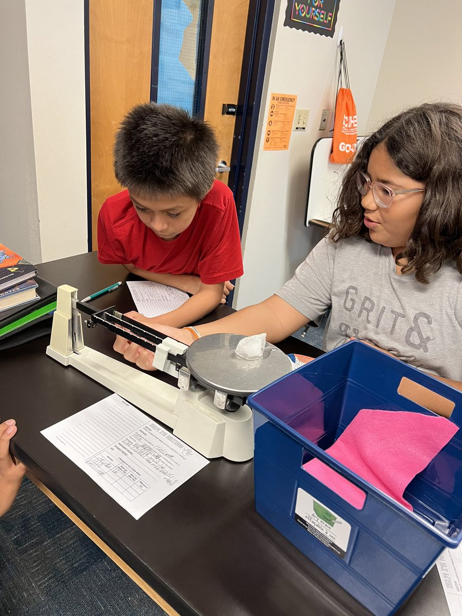 susansamson's tweet photo. Measured ice cube mass, then wrapped for them warmth to determine the best insulation material. #wilshirescience @hebisd #scienceisfun https://t.co/GGES1D7muT