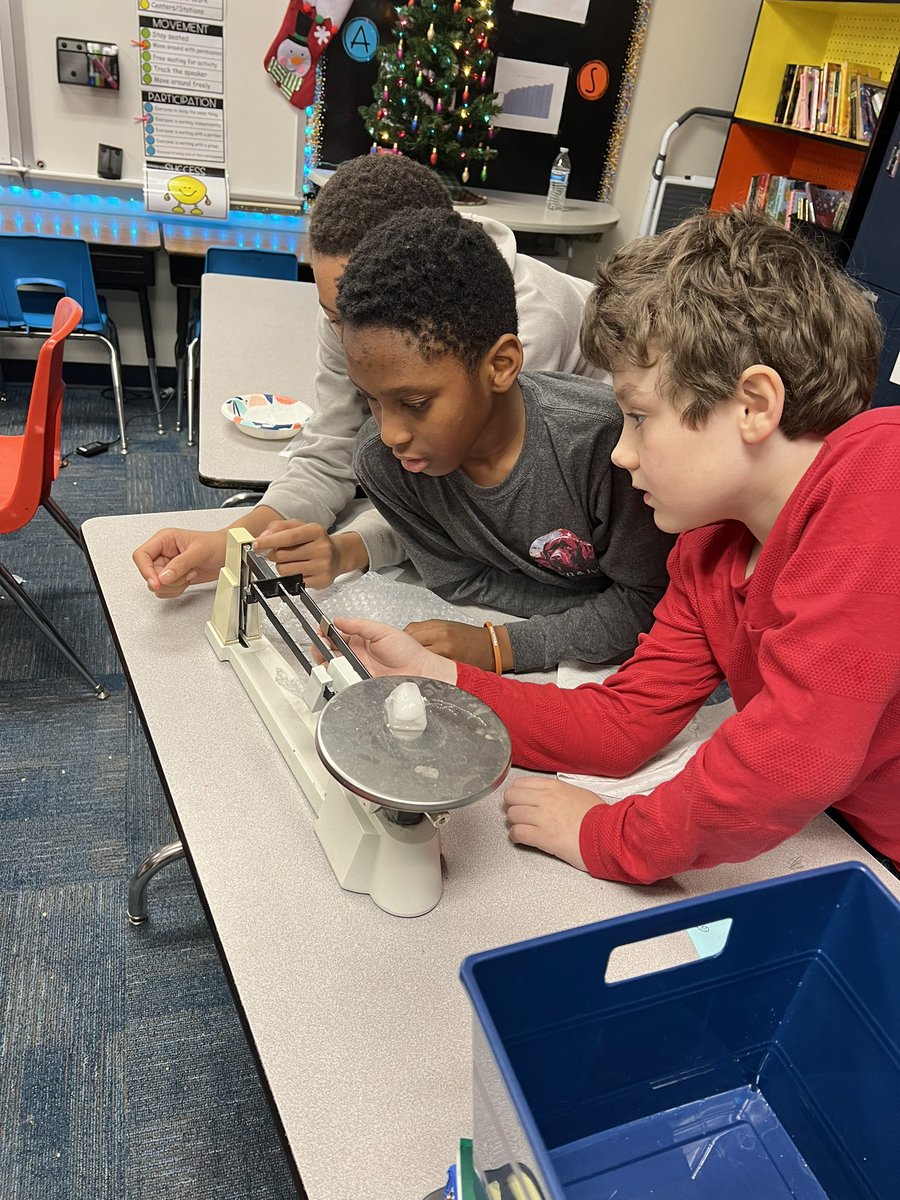 susansamson's tweet photo. Measured ice cube mass, then wrapped for them warmth to determine the best insulation material. #wilshirescience @hebisd #scienceisfun https://t.co/GGES1D7muT