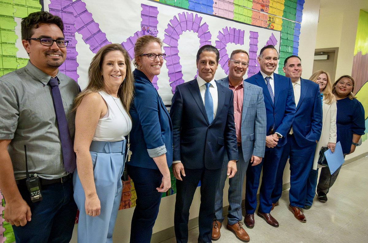 LAUSDSup's tweet photo. Celebrating #InclusiveSchoolsWeek with our students, employees and school community at Stanley Mosk. We know that every child is unique and one-of-a-kind. @LASchools offers hundreds of different learning programs to help our students with special needs adapt, excel and succeed. https://t.co/RnARRgjDzP