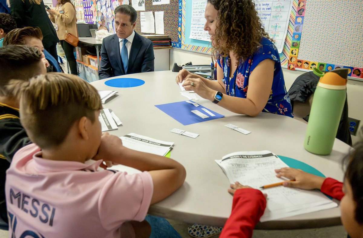 LAUSDSup's tweet photo. Celebrating #InclusiveSchoolsWeek with our students, employees and school community at Stanley Mosk. We know that every child is unique and one-of-a-kind. @LASchools offers hundreds of different learning programs to help our students with special needs adapt, excel and succeed. https://t.co/RnARRgjDzP