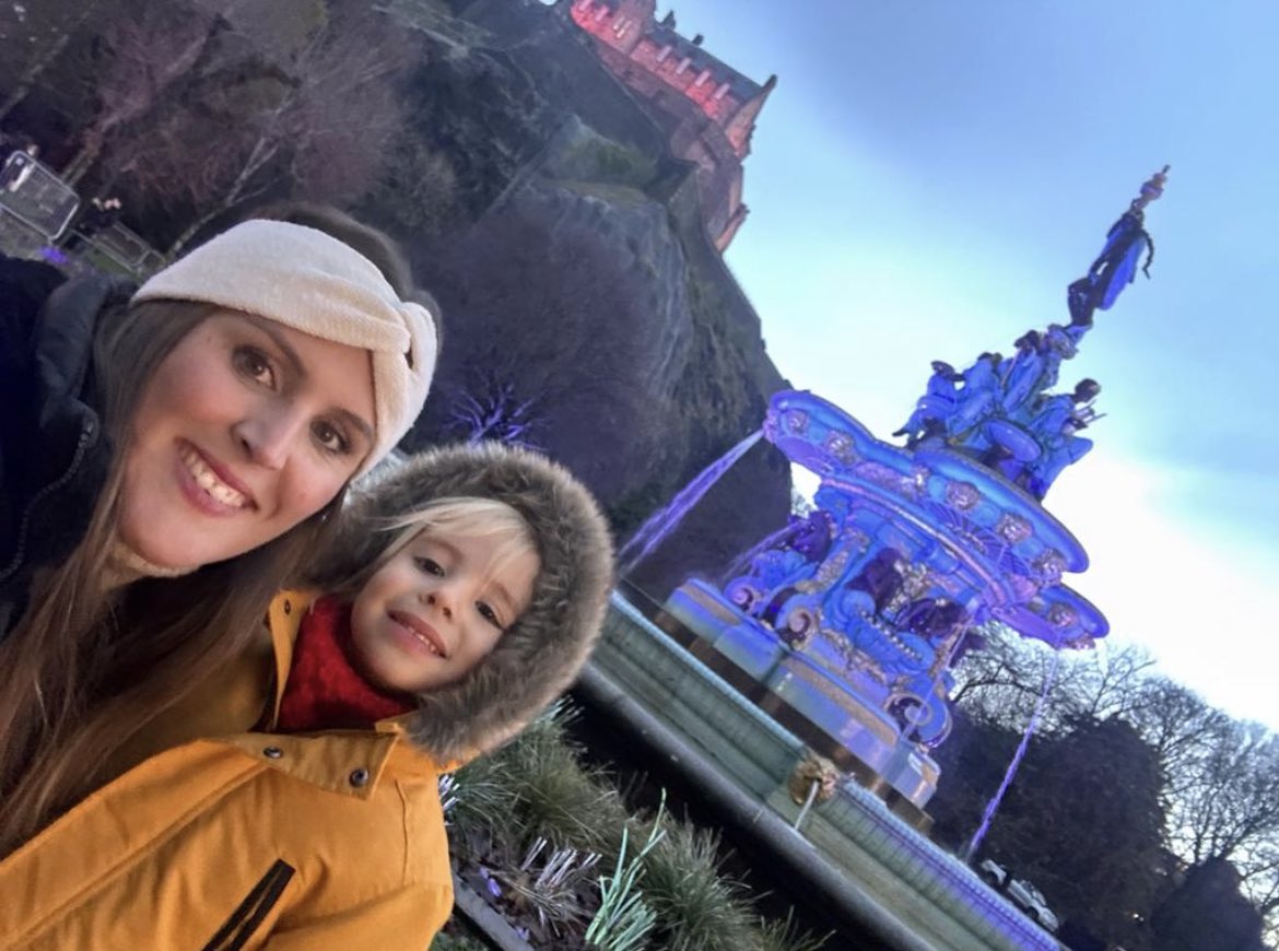Aduenp's tweet photo. Nuevo destino navideño 🎄⛄️🎅🏼👨‍👩‍👦❤️ https://t.co/iTuwMW45TY