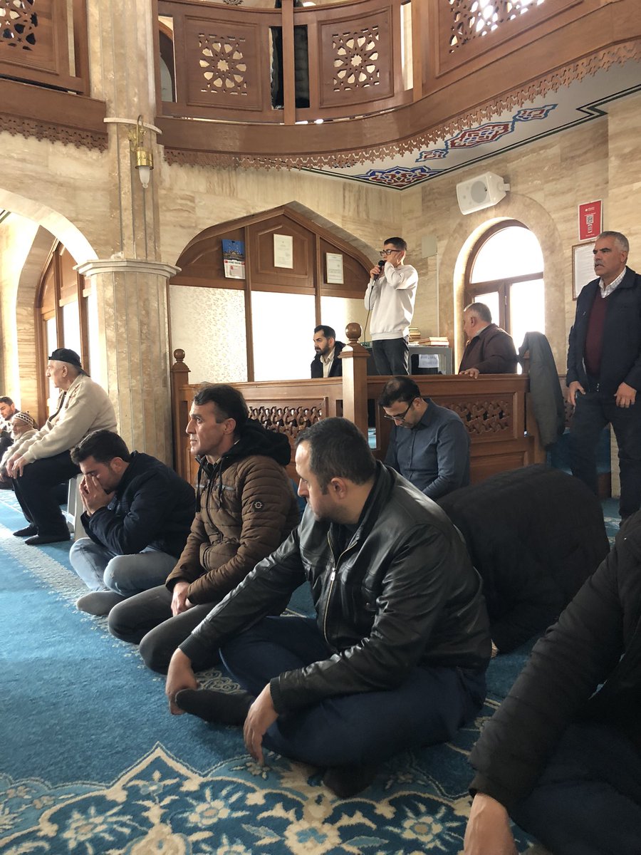 SerkanUtangan's tweet photo. Bugün Cuma namazında okulumuz uygulama Camiinde minberde ve mihrapta Burak Öksüz,müezzin mahfilinde Mustafa Telli,kürsüde ise Ufuk Daşdelen  öğrencilerimiz vardı.İmam Hatip öğrencileri emanetin bekçisi olarak görev başında. https://t.co/VT2vc2wYDy