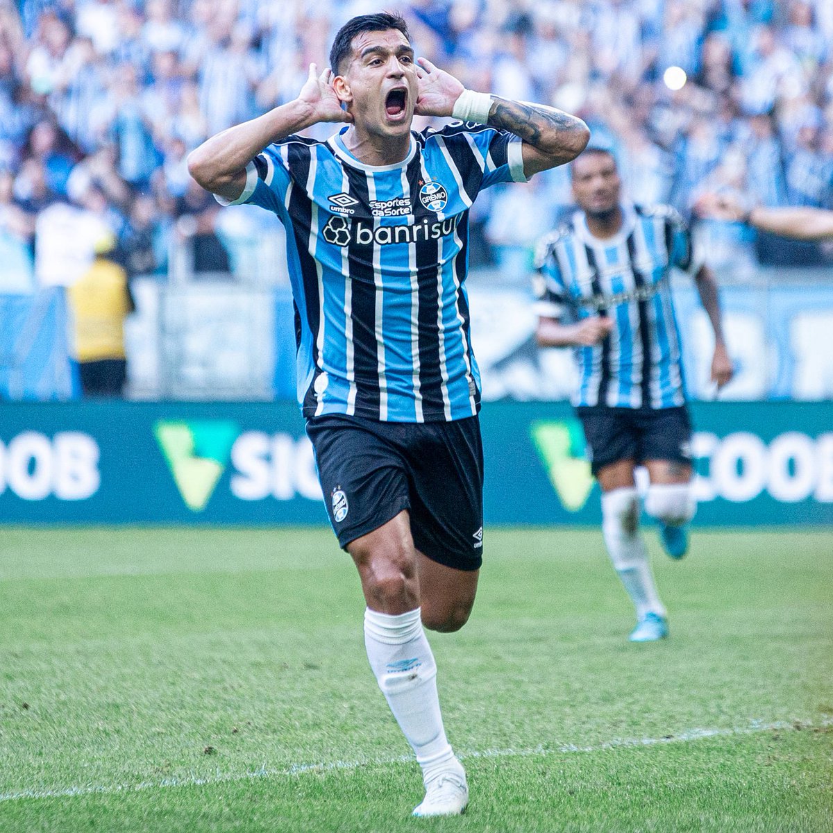 Com 273 jogos pelo Grêmio, Everton está na lista dos atletas com