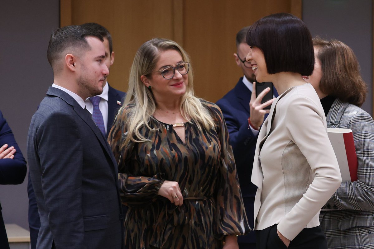 SLOVAKIAinEU's tweet photo. #COMPET
🇸🇰 State Sec Róbert Zsembera:

EU has to be able to transform its #research into products that find their way to the market. 

🤝Support to market-applicable #innovations &amp; public-private partnerships are 🔑conditions for the future economic growth.

#ResearchValorisation https://t.co/15vfw4WAEJ