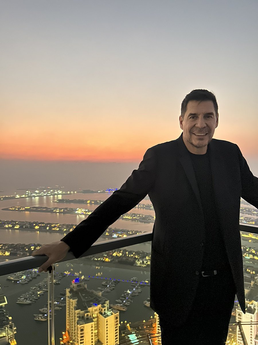 marceloclaure's tweet photo. Ahora tengo 53 años! Este año ha sido increíble. Estoy en la mejor forma de mi vida, he creado recuerdos inolvidables con mi familia, estamos construyendo negocios increíbles y tengo la oportunidad de hacer lo que amo con personas que amo todos los días. ¡Año nuevo, nuevos objetivos a partir de ahora!