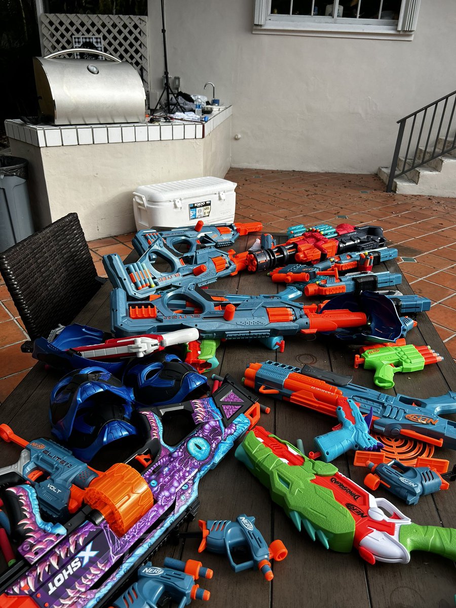 NftGoody's tweet image. When you come to Miami with a price on your head, you gotta stay strapped 
Or should I say… shrapped @playshrapnel