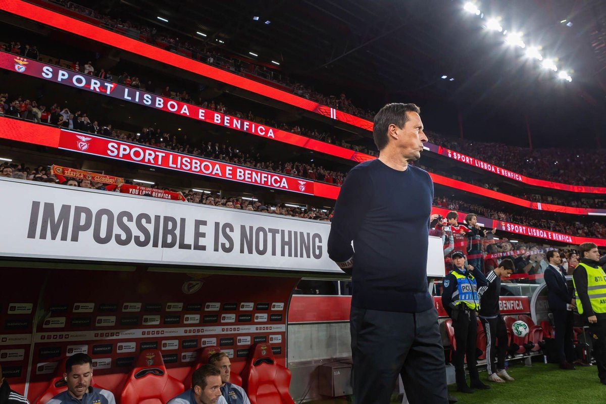 Continua a ser o meu treinador.

Aquilo que aconteceu no Estádio da Luz foi vergonhoso.