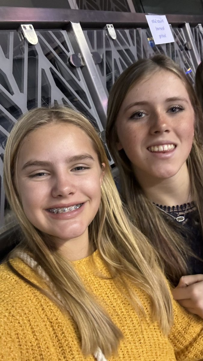 3grownchicks's tweet photo. Your the science and accounting master llama we are all so proud of you linsey 😘❤️MS-A #uncggrad. https://t.co/sQJ6XV8a2g