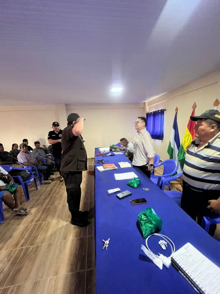 ViceRegBolivia's tweet photo. Continuando con la tarea encomendada por el Ministro de Gobierno Dr. MSc. Eduardo Del Castillo Del Carpio, nos constituimos hasta el municipio de San Julián para continuar con las investigaciones en torno a los conflictos de tierra suscitados en el departamento de #SantaCruz. https://t.co/KE8eUfVcfy