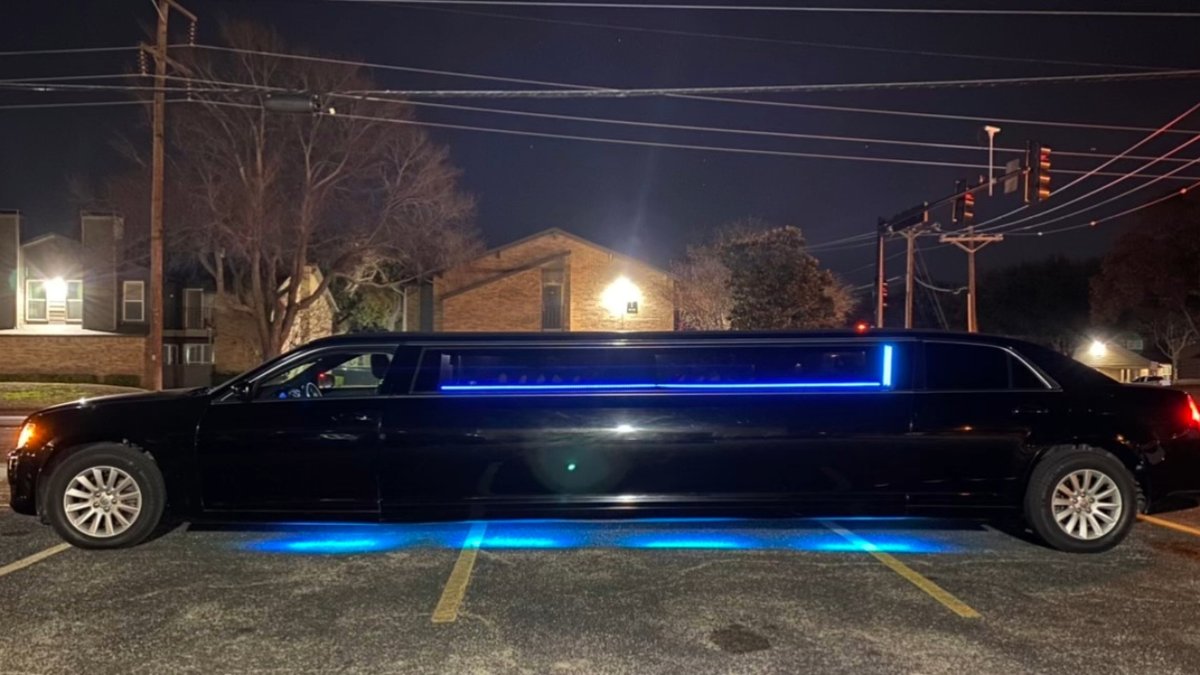 Celebrate this New Year's with our Stretch Limo Party Service! Elevate your countdown to midnight. Book your ride now and make the start of the year truly unforgettable! addisonlimos.com/dallas-limousi… #LimoParty #LuxuryTransportation #LimoService #ChauffeurService #LimousineService