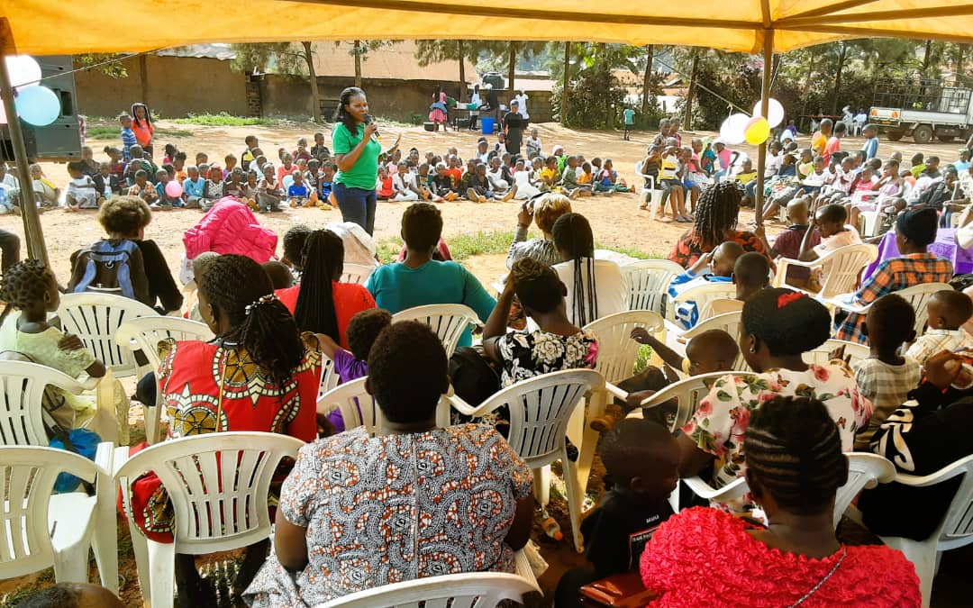 AreaKampala's tweet photo. Today thank @petra_cakes for giving us a cake that was yummy for children in Nakulabye community as children celebrated Christmas party. Thank putting a smile on children's faces. @ninyesigar and NGO forum for capacity building in Local Fund Raising. https://t.co/x3NjhN9Zo1