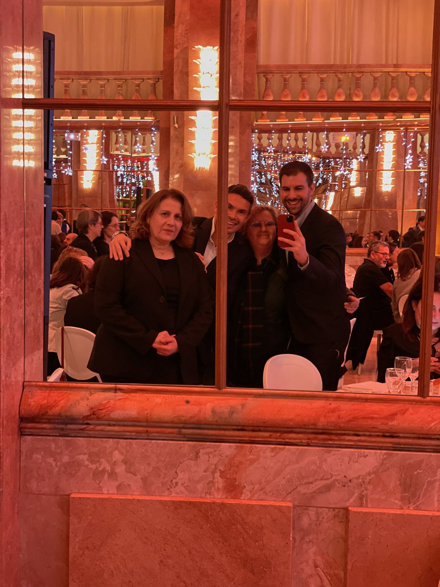 AnthoMattz's tweet photo. C’est parti pour les #TropheesCommunication à Paris ! @VarTourisme nominé dans la catégorie « Meilleure identité de l’année. » pour #LeVarLunique on croise les doigts !!! 🤞🤞🤞 @g_decard @FelioMartine https://t.co/sqDinxbRlw