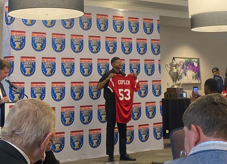 Congratulations, <a href="/CoplenFurnanza/">Furnanza Coplen</a> and <a href="/jaylonjada16/">Jaylon Smith</a> . Let's represent "Parkway Village" well! ⚔️