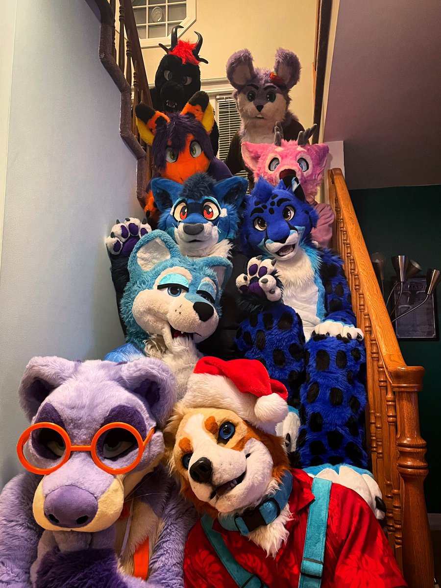 #FursuitFriday with SO MANY FRIENDOS!

Animals: @drako4141, @Danni953, @MsCitris, @Barlowciaga, @RedMagePanda, @SubzyChee, @theblooski, @Xeetree_R_Camin, and @maple_collie! 🐉🐱🐶

📸: @ZyneHusky 💙