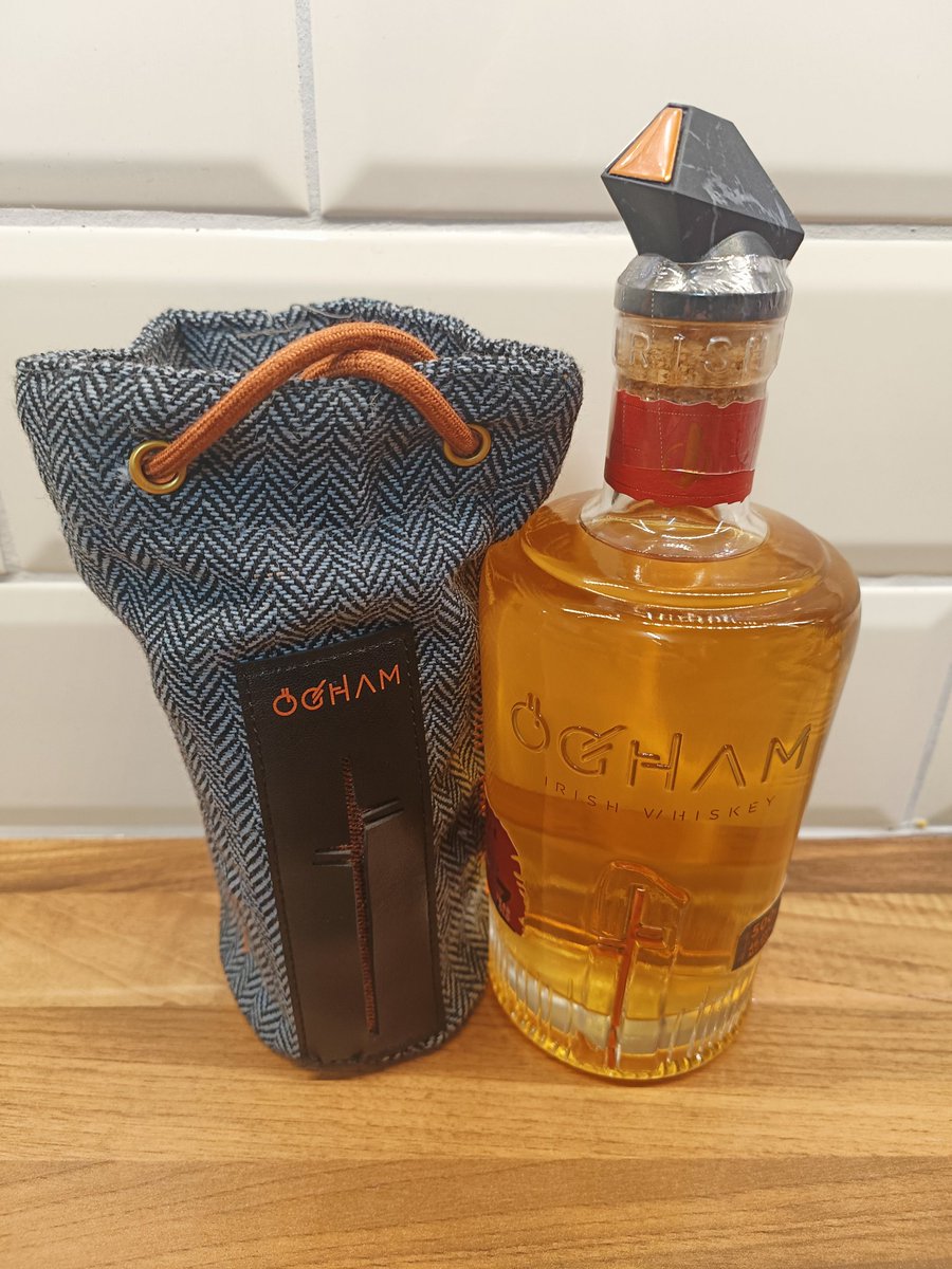 And another lovely delivery today. This one is from @oghamwhiskey. Their third offering, a 7 year old with a cognac cask finish and bottled at 46.23%. A beautiful bottle as was the case with the first two releases. It will sit nicely on the shelf beside its siblings for a bit 😁